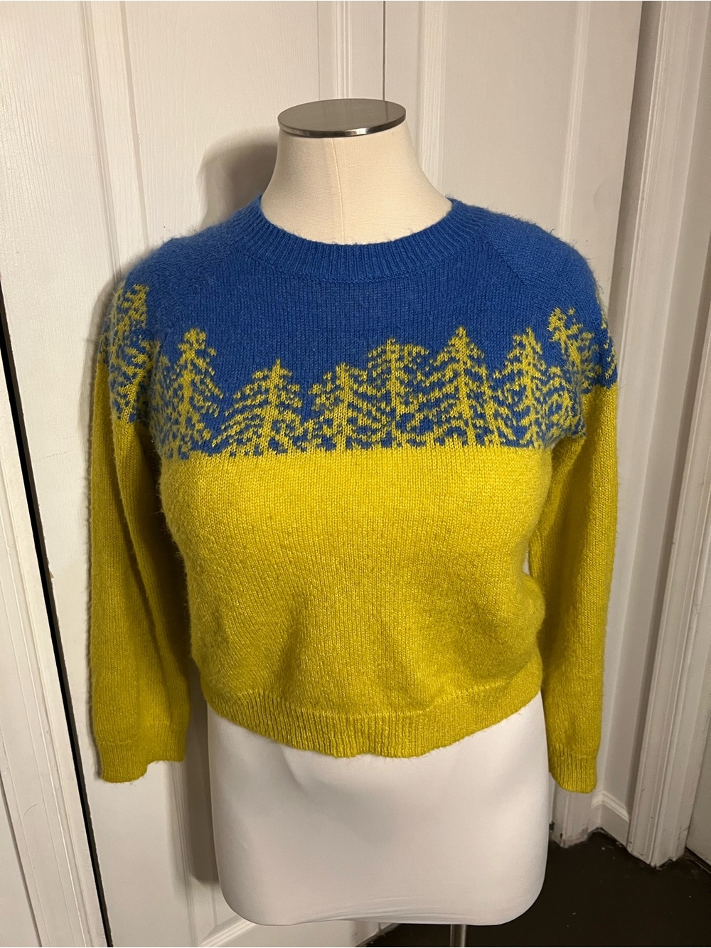 Blue & Yellow Forest Pattern Crewneck Sweater size M